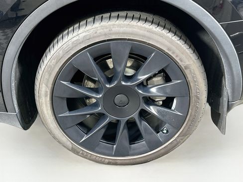 Used 2022 Tesla Model Y Long Range AWD/4WD image 11