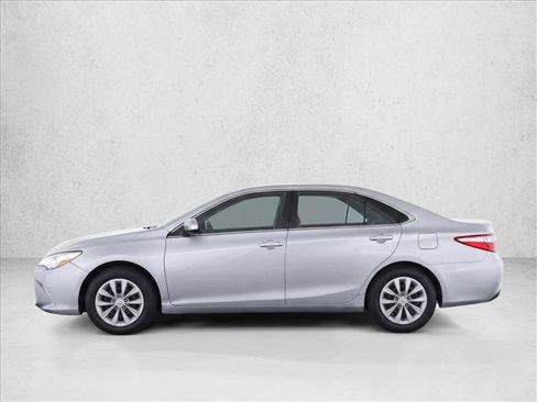 Used 2017 Toyota Camry LE FWD image 4