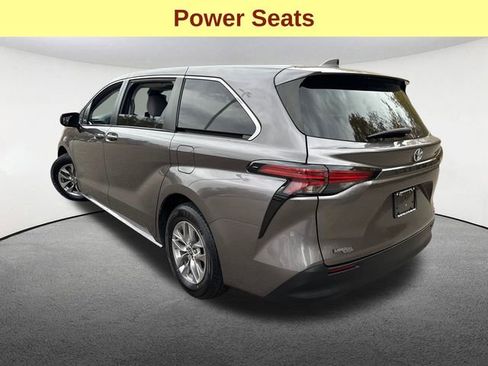 Used 2022 Toyota Sienna LE image 9