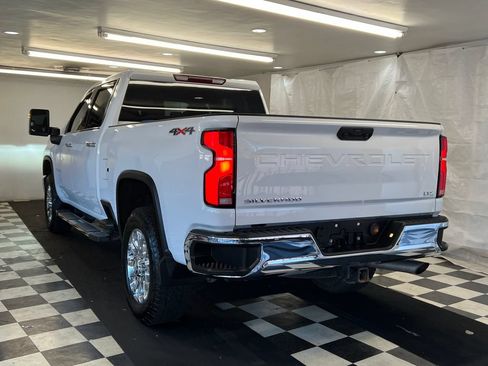 Used 2025 Chevrolet Silverado 2500 LTZ AWD/4WD image 15
