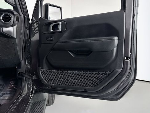 Used 2022 Jeep Wrangler Unlimited Sahara image 23