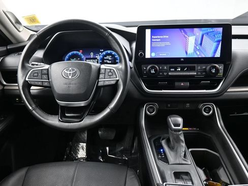 Used 2024 Toyota Grand Highlander AWD image 19