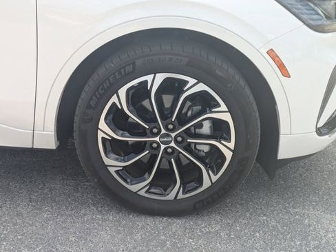 Used 2025 Lincoln Nautilus Reserve image 11