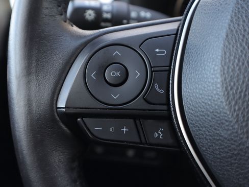 Used 2021 Toyota RAV4 XLE Premium image 16