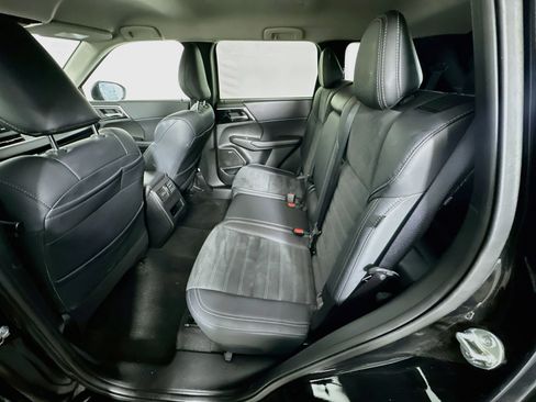 Used 2025 Mitsubishi Outlander SE FWD image 29