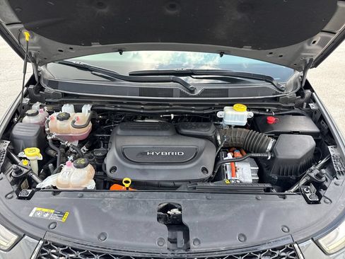 Used 2021 Chrysler Pacifica Touring-L FWD image 29