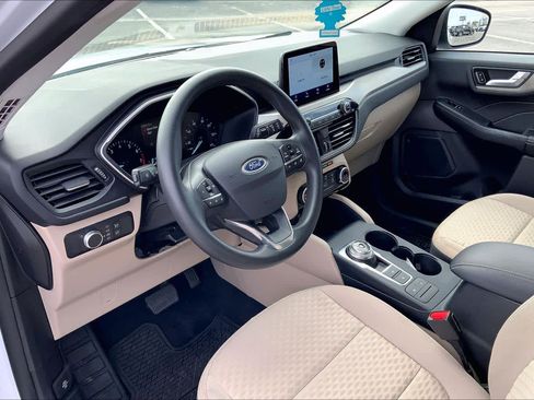 Used 2021 Ford Escape SE image 17