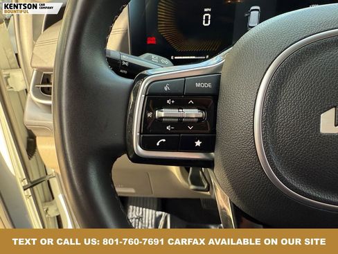Used 2025 Kia Carnival image 19