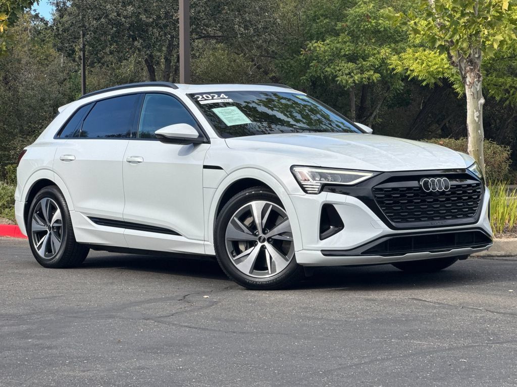 Used 2024 Audi Q8 e-tron Premium Plus AWD/4WD image 2