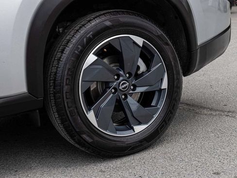 Used 2024 Nissan Rogue SV AWD/4WD image 8