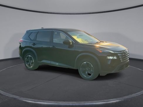Used 2024 Nissan Rogue SV FWD image 2