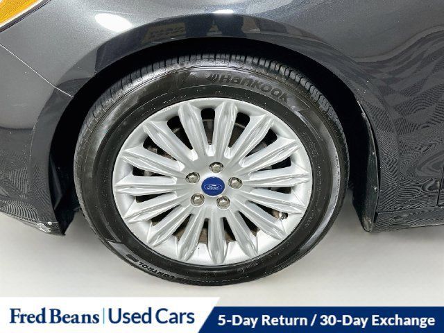 Used 2015 Ford Fusion SE w/ Equipment Group 502A FWD image 32