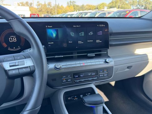 Used 2025 Hyundai Kona SEL image 18