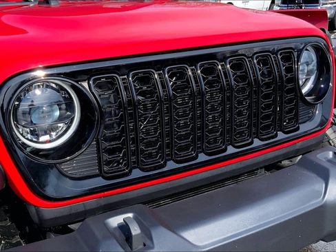 Certified 2024 Jeep Wrangler Willys image 27
