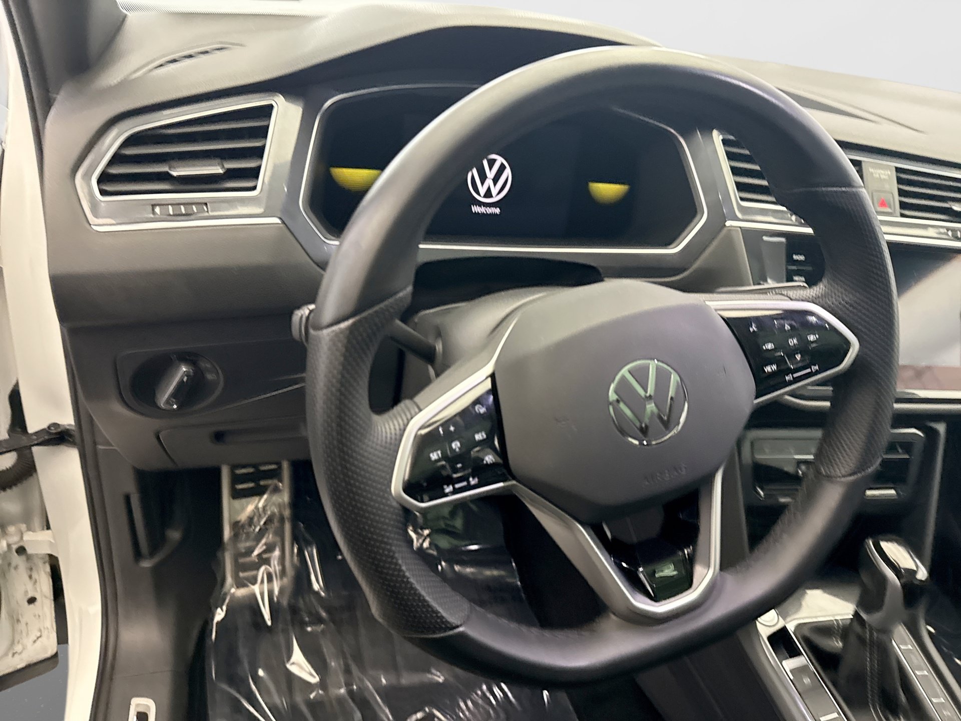 Used 2022 Volkswagen Tiguan SE R-Line AWD/4WD image 12