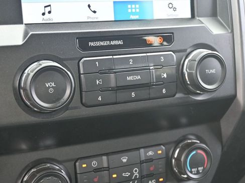 Used 2019 Ford F250 XLT w/ XLT Premium Package AWD/4WD image 28