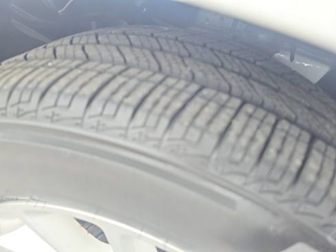 Used 2013 Ford Taurus SE FWD image 29