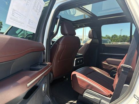 Used 2024 Ford Expedition Limited AWD/4WD image 11