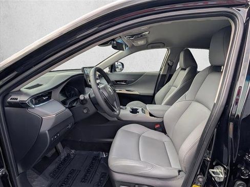 Used 2022 Toyota Venza XLE image 16