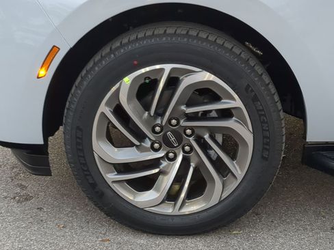 New 2026 Lincoln Navigator Premiere AWD/4WD image 9