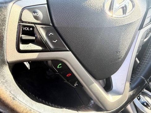 Used 2017 Hyundai Veloster FWD image 20