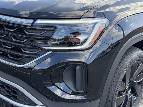 New 2026 Volkswagen Atlas Cross Sport SE image 8