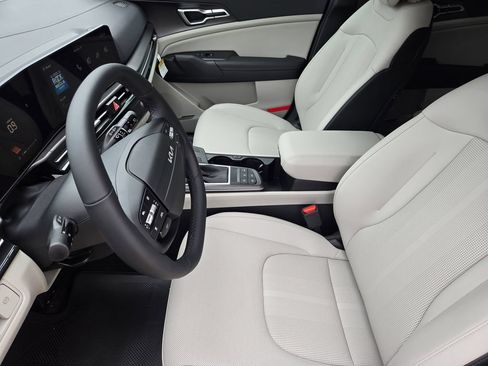 New 2026 Kia Sportage EX FWD image 10