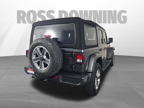 Used 2018 Jeep Wrangler Unlimited Sahara AWD/4WD image 4