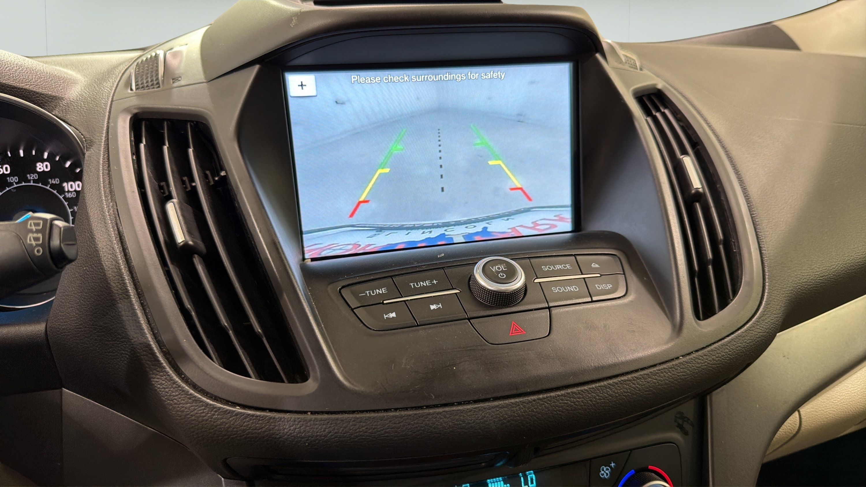 Used 2018 Ford Escape SE w/ SE Sync 3 Package AWD/4WD image 16