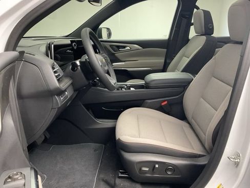 New 2026 Chevrolet Traverse LT w/ Sun and Wheel Package AWD/4WD image 12