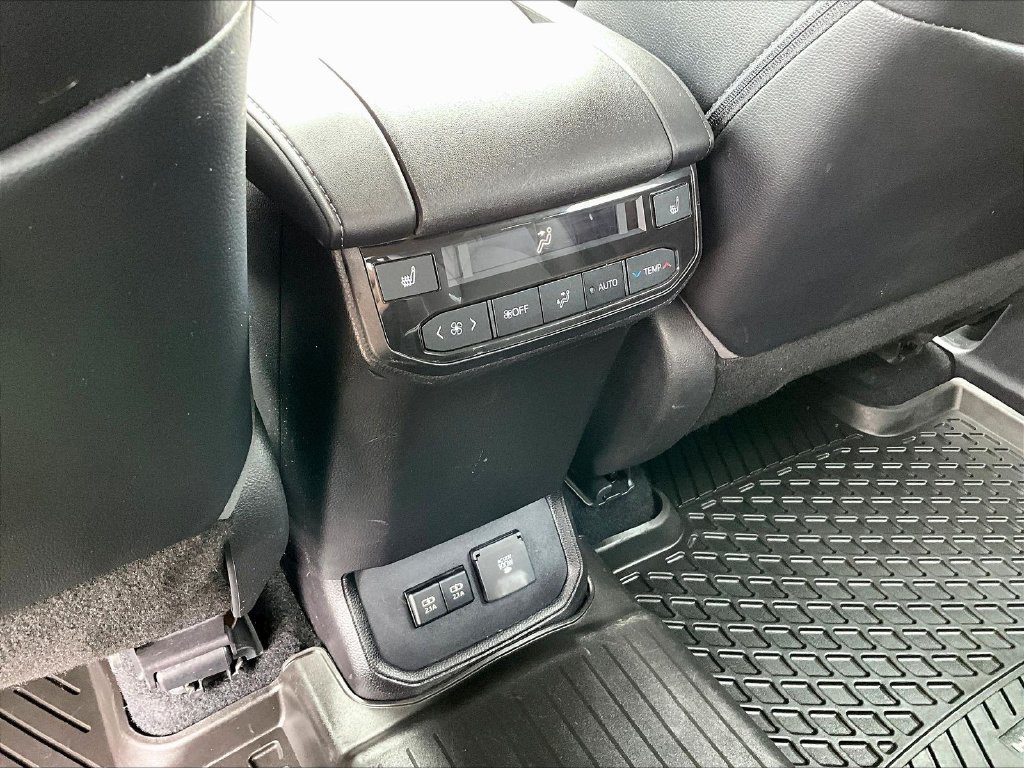 Used 2021 Toyota Highlander Limited AWD/4WD image 12