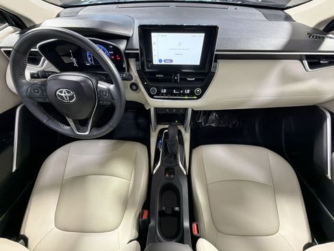 Used 2024 Toyota Corolla Cross XLE w/ Convenience Package AWD/4WD image 38