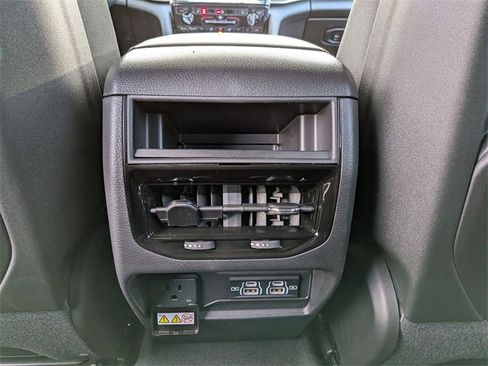 New 2025 Jeep Grand Cherokee Altitude image 12