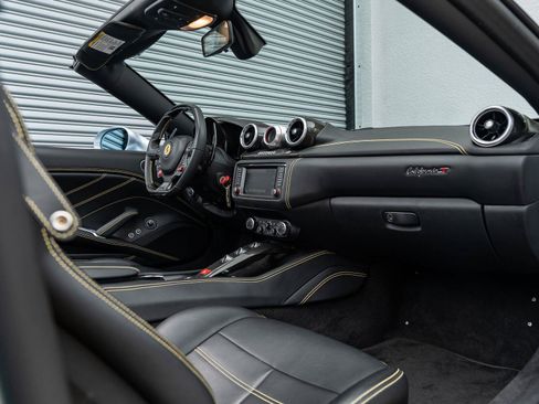 Used 2016 Ferrari California T RWD image 6