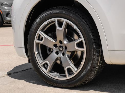 Used 2019 Maserati Levante image 62