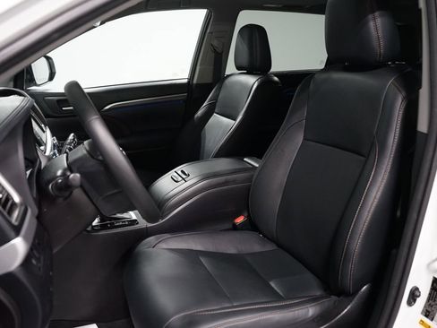 Used 2017 Toyota Highlander Limited FWD image 27