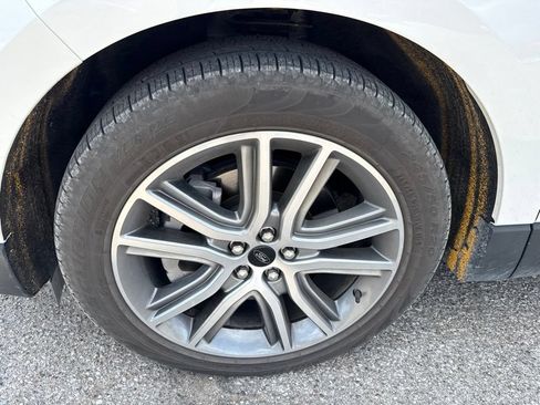 Used 2023 Ford Edge Titanium AWD/4WD image 5