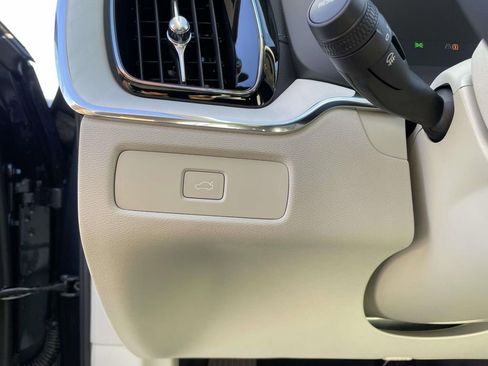 New 2026 Volvo XC60 B5 Ultra w/ Protection Package Premier image 9