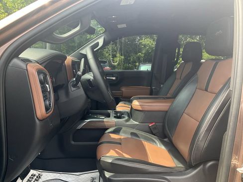 Used 2019 Chevrolet Silverado 1500 High Country w/ Technology Package AWD/4WD image 16