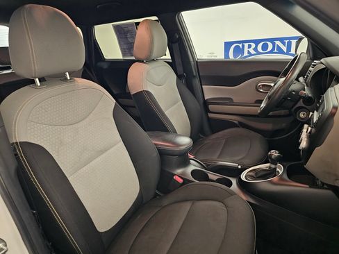 Used 2016 Kia Soul + FWD image 23