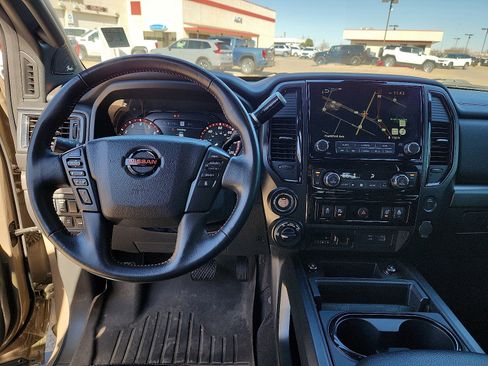 Used 2022 Nissan Titan PRO-4X w/ Pro-4x Convenience Package image 11