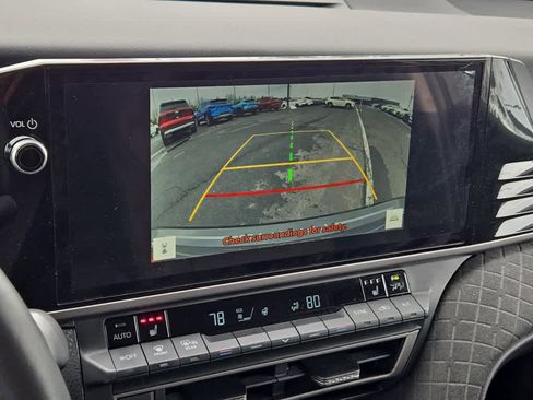 Used 2025 Toyota Camry XLE image 13