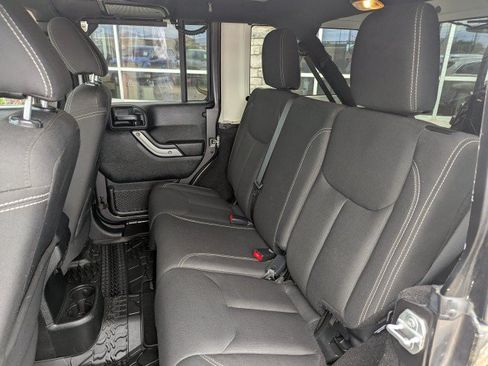 Used 2017 Jeep Wrangler Unlimited Rubicon w/ Connectivity Group AWD/4WD image 25