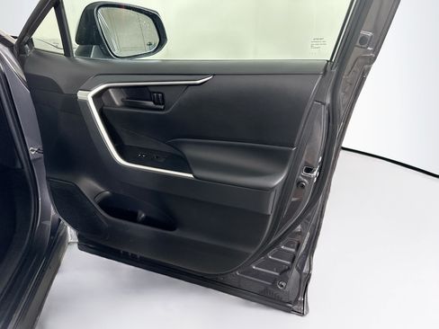 Used 2021 Toyota RAV4 LE FWD image 30
