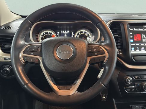 Used 2016 Jeep Cherokee Latitude w/ Cold Weather Group image 36