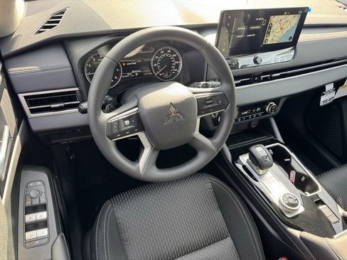 New 2026 Mitsubishi Outlander ES image 14