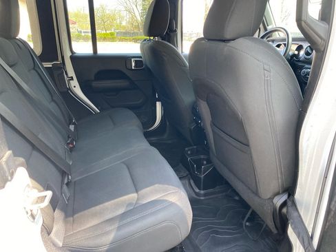 Used 2019 Jeep Wrangler Unlimited Sahara AWD/4WD image 22