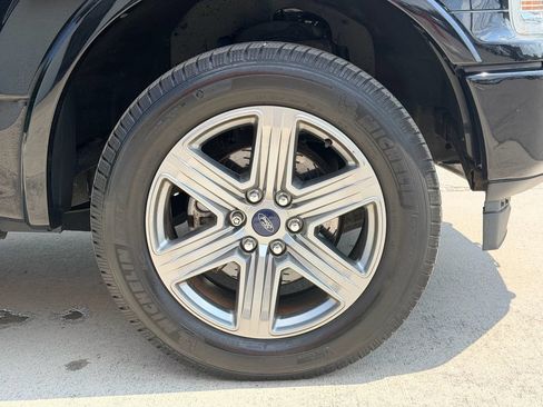 Used 2018 Ford F150 Lariat w/ Equipment Group 502A Luxury AWD/4WD image 28
