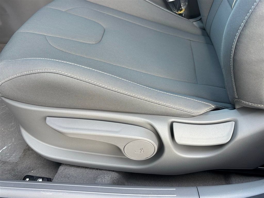 Certified 2026 Hyundai Elantra Sport FWD image 14