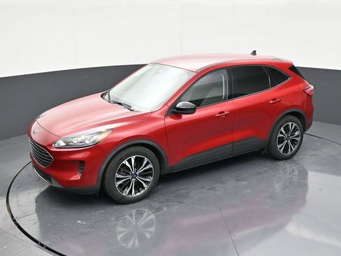 Used 2021 Ford Escape SE w/ SE Sport Appearance Package FWD image 12